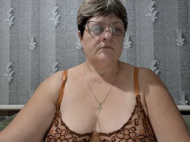 ElzaJewel, en directo ahora en BongaCams