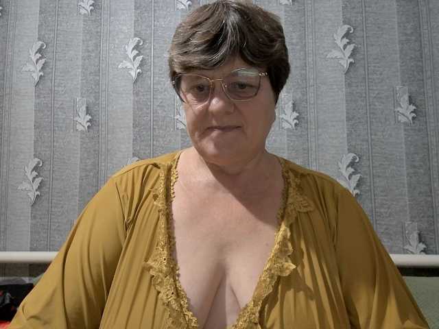 ElzaJewel, en directo ahora en BongaCams