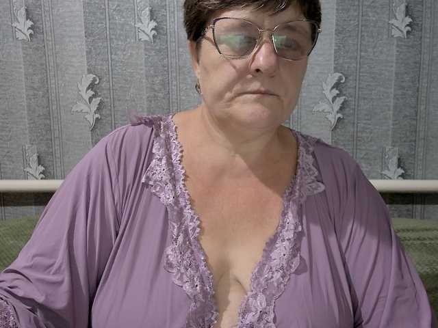 ElzaJewel live cam on BongaCams