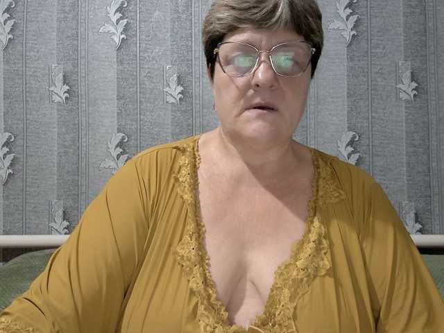 ElzaJewel live cam on BongaCams