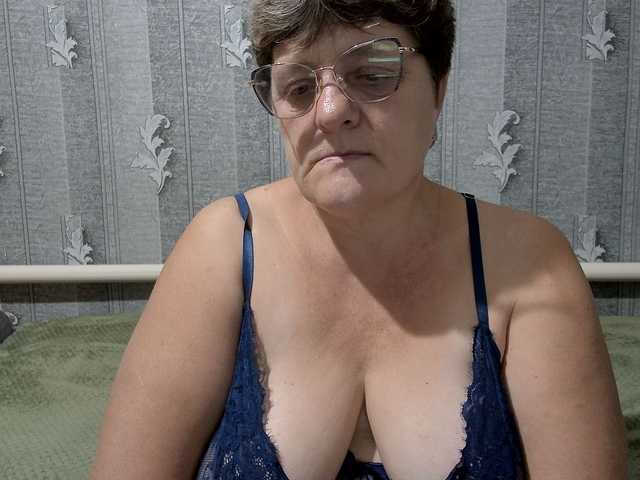 ElzaJewel live cam on BongaCams