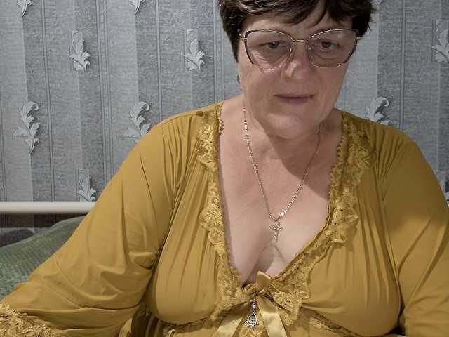 ElzaJewel live cam on BongaCams