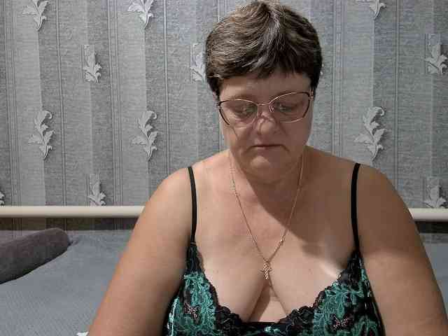 ElzaJewel Live Webcam on BongaCams