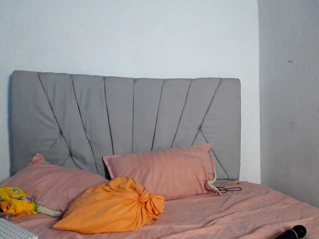 Franci-hot4 live cam preview