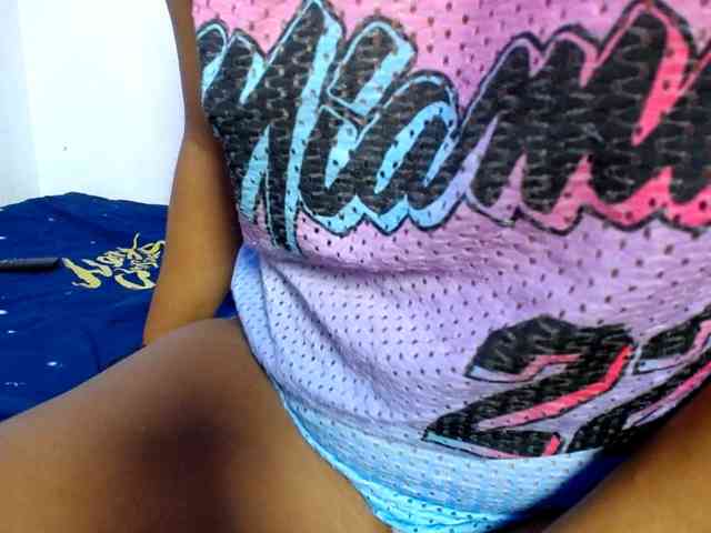 Franci-hot4 Live Webcam on BongaCams
