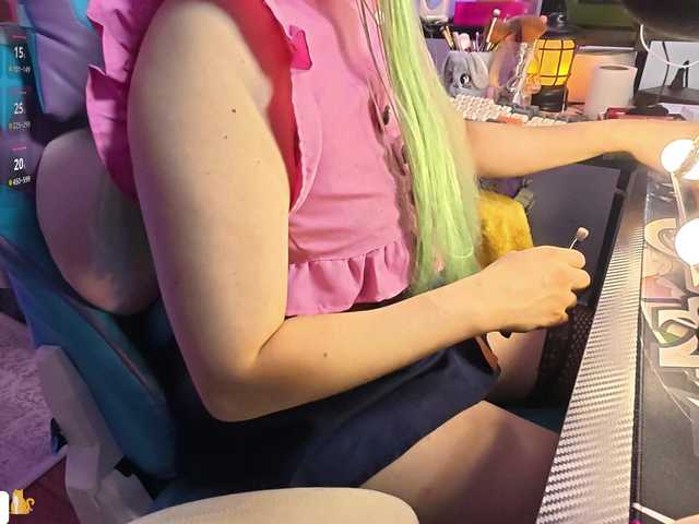 Nixycrow11 live cam on BongaCams