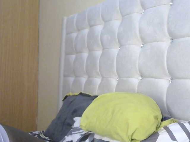 le modèle BradBubble est en webcam porno dans un show sur le site bongacams, il possède les tags suivants: Ebony,Brunette,Shaved