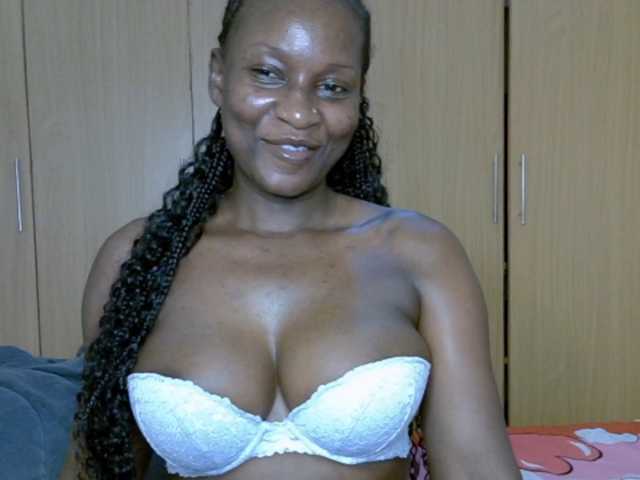 BradBubble live cam on BongaCams