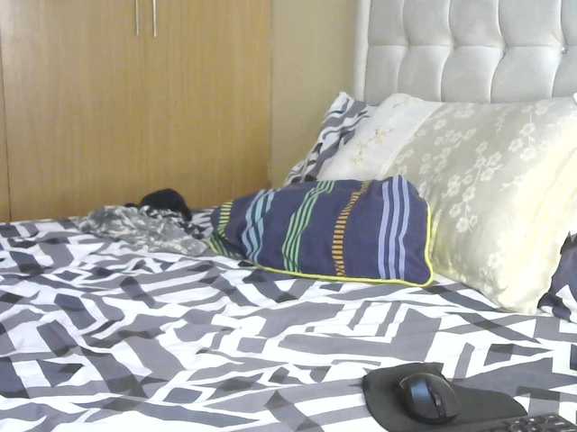 le modèle BradBubble est en webcam porno dans un show sur le site bongacams, il possède les tags suivants: Ebony,Brunette,Shaved