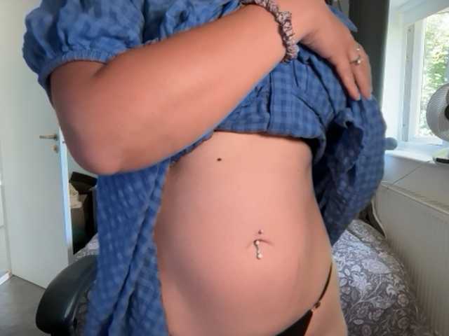 magicinabox live cam on BongaCams