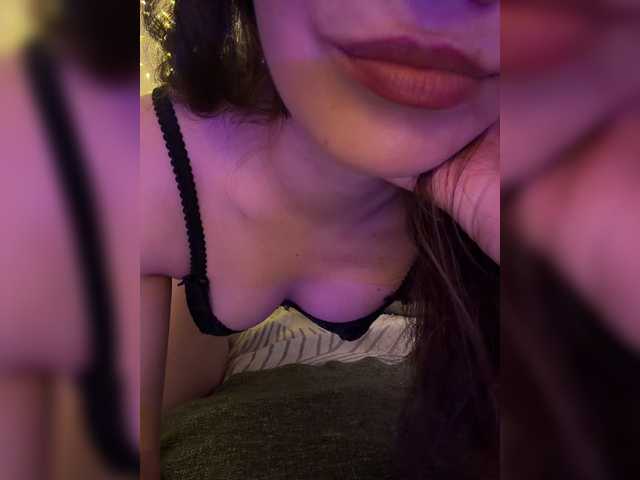 FeeBee live cam on BongaCams