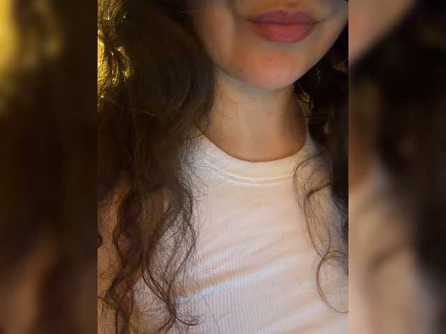 FeeBee live cam on BongaCams