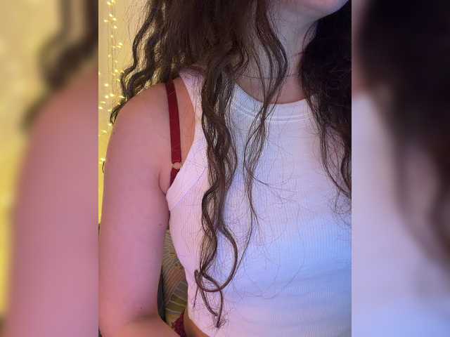 FeeBee live cam on BongaCams