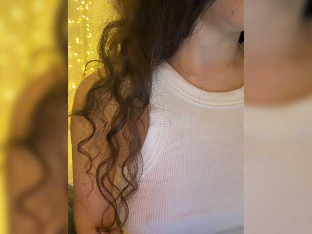 FeeBee live cam on BongaCams