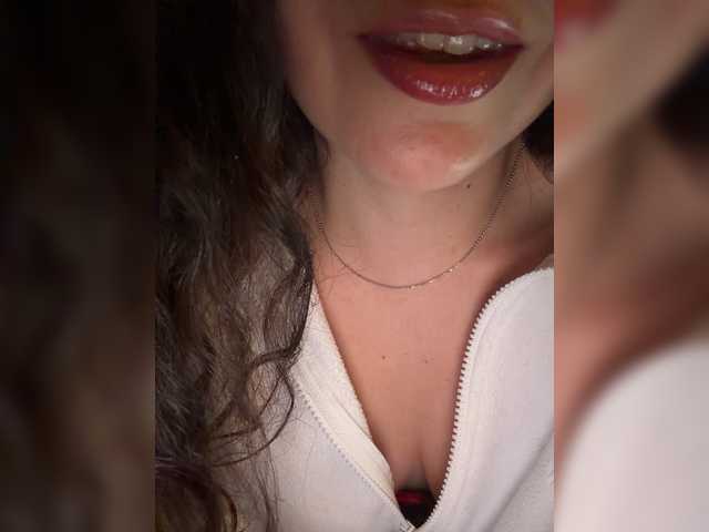 FeeBee live cam on BongaCams