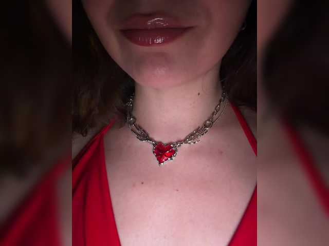 FeeBee live cam on BongaCams