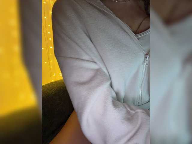 FeeBee live cam on BongaCams