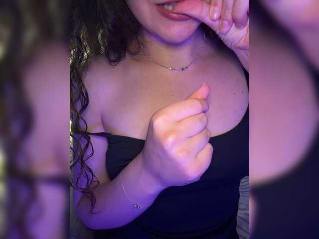 FeeBee live cam on BongaCams