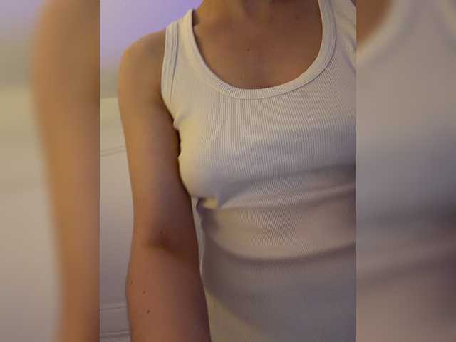 FeeBee live cam on BongaCams
