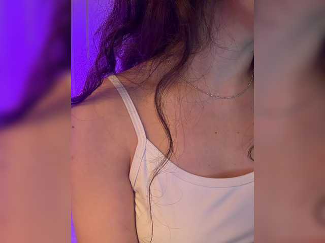 FeeBee live cam on BongaCams