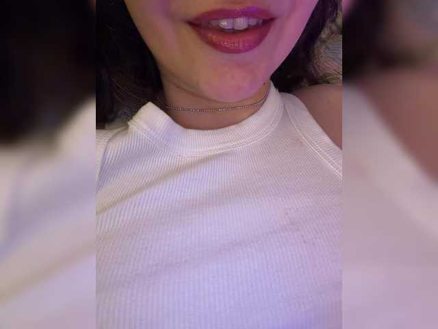 FeeBee live cam on BongaCams