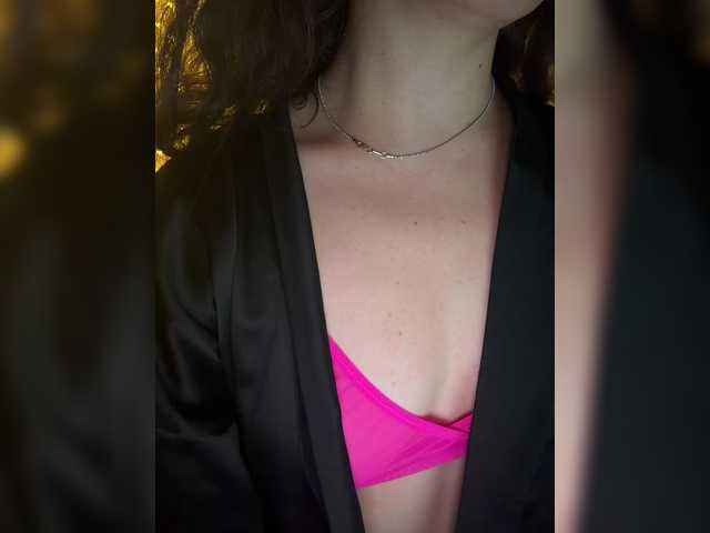 FeeBee live cam on BongaCams