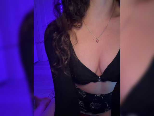 FeeBee live cam on BongaCams
