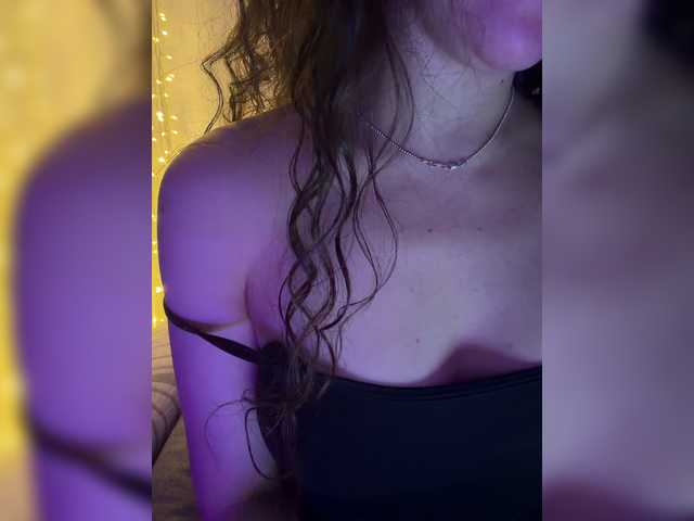 FeeBee Live Cam on BongaCams