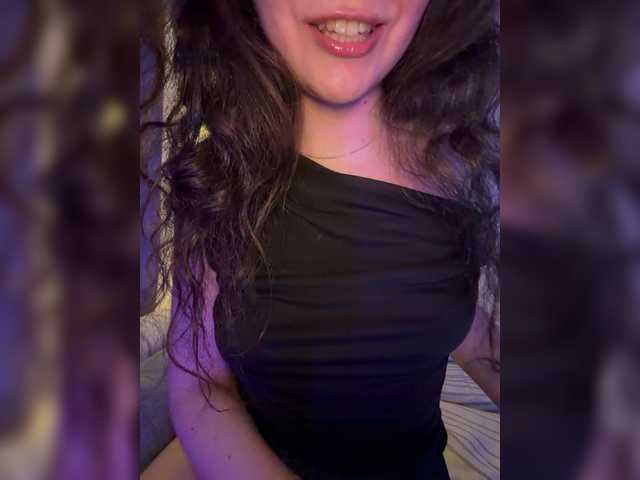 FeeBee live cam on BongaCams