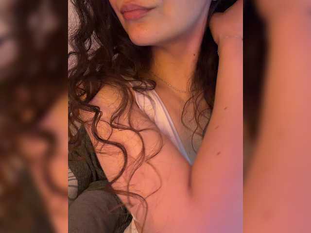 FeeBee live cam on BongaCams