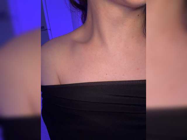 FeeBee live cam on BongaCams