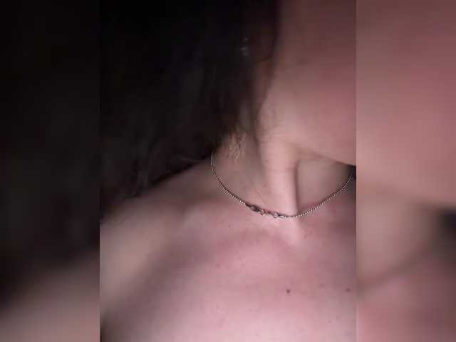 FeeBee live cam on BongaCams