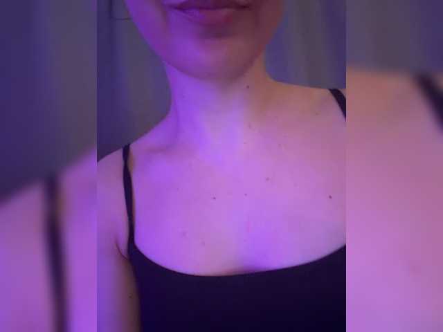 FeeBee live cam on BongaCams