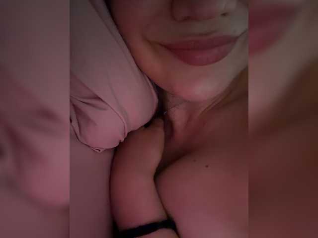 FeeBee live webcam show