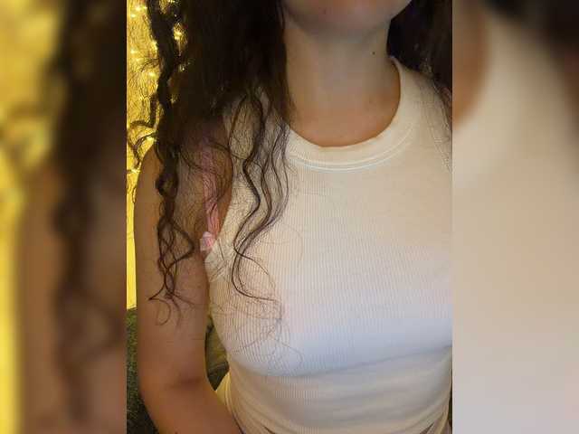FeeBee live cam on BongaCams