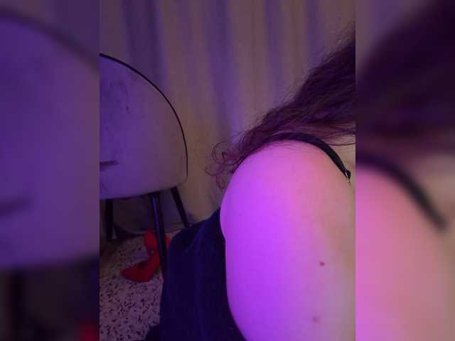 FeeBee live cam on BongaCams