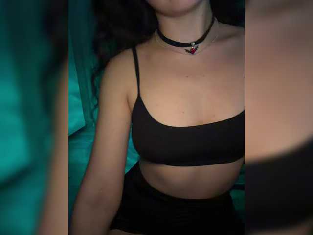 FeeBee live cam on BongaCams