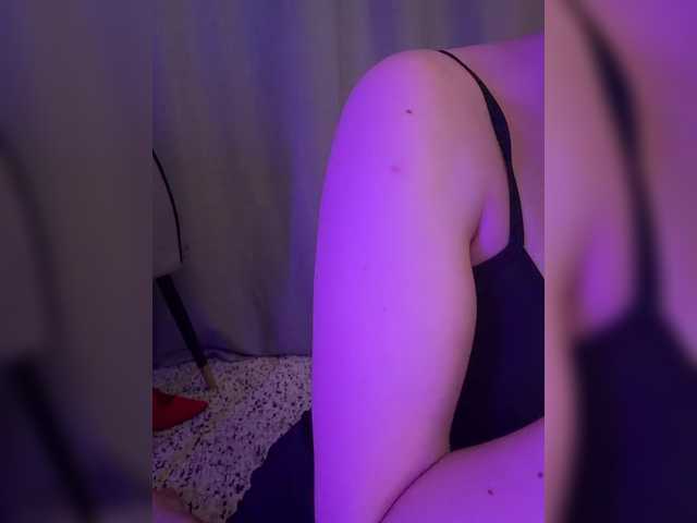 FeeBee live cam on BongaCams