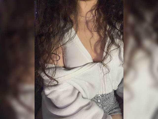 FeeBee live cam on BongaCams