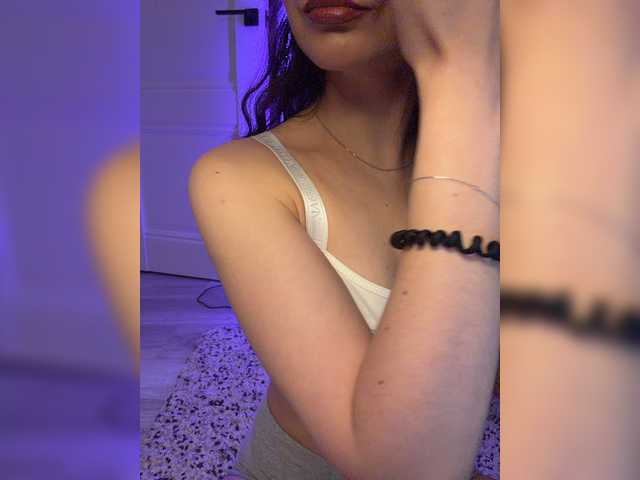 FeeBee live cam on BongaCams
