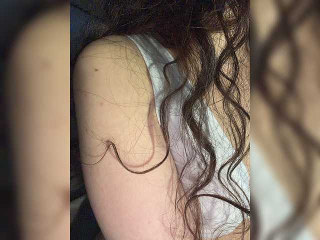FeeBee live cam on BongaCams