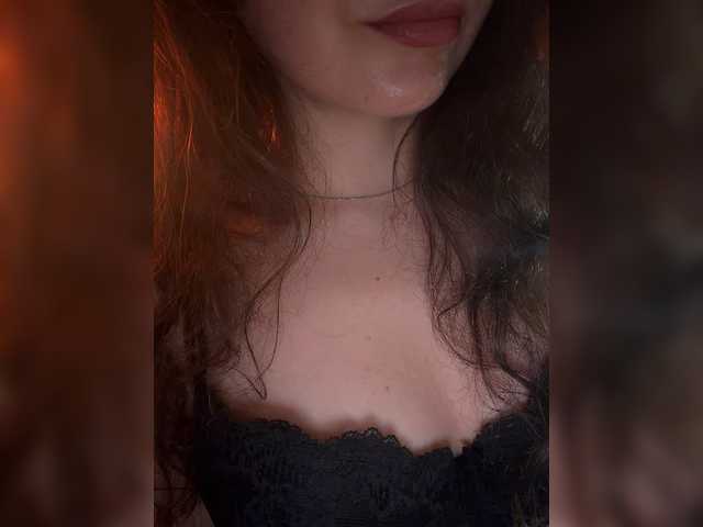 FeeBee live cam on BongaCams