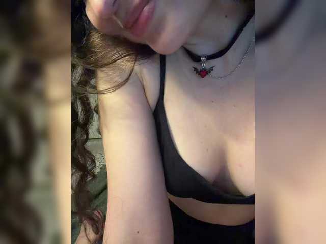 FeeBee live cam on BongaCams