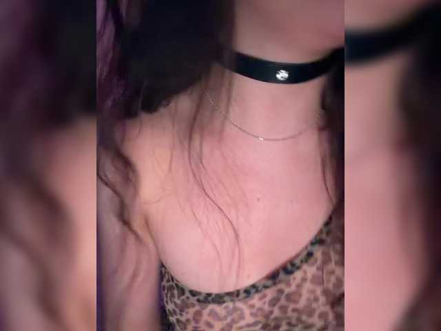 FeeBee's BongaCams show and profile