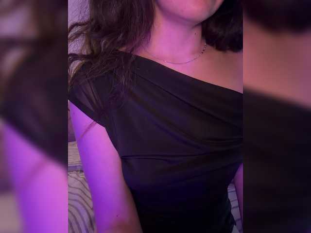 FeeBee live cam on BongaCams