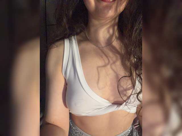 FeeBee live cam on BongaCams