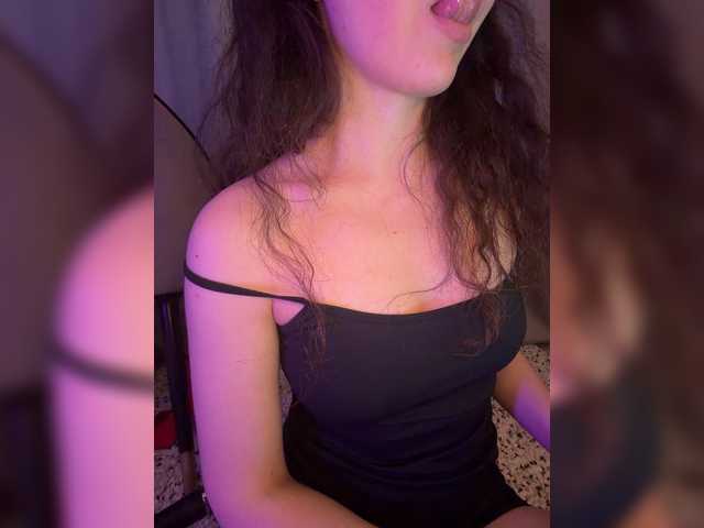 FeeBee live cam on BongaCams