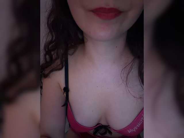 FeeBee live cam on BongaCams
