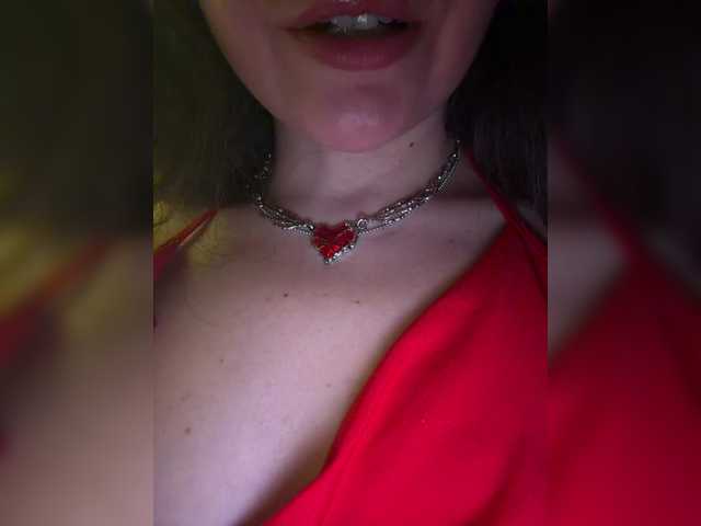 FeeBee live cam on BongaCams