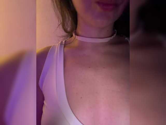 FeeBee's BongaCams show and profile